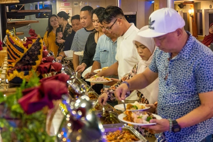 North Borneo Cruises - Sunset Dinner Cruise (Admission Ticket)