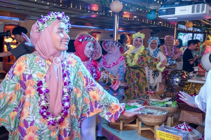 North Borneo Cruises (Sunset)
