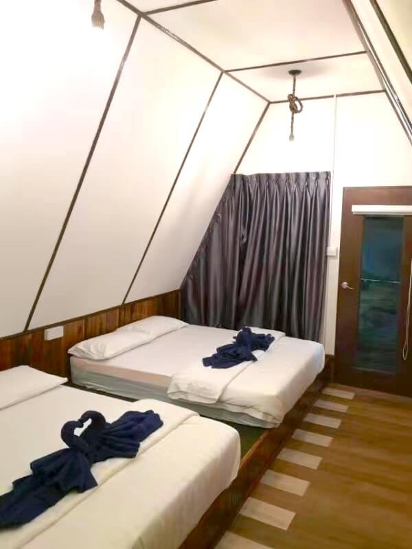 Each lodge can accommodate up to 4 pax making it ideal for family staycation.