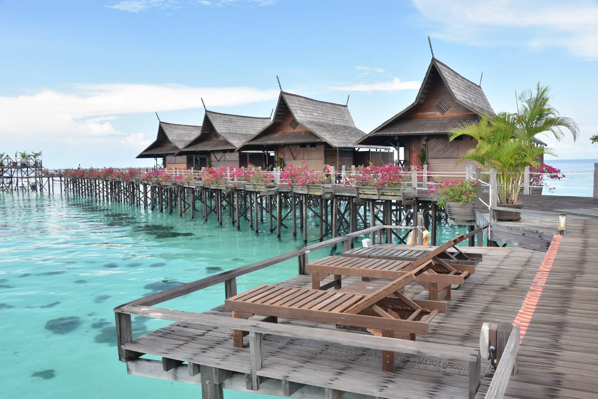 Whether you are a diver or casual traveller, be pampered when you stay in one of these clean, spacious and beautiful lodges at Sipadan Kapalai Dive Resort.