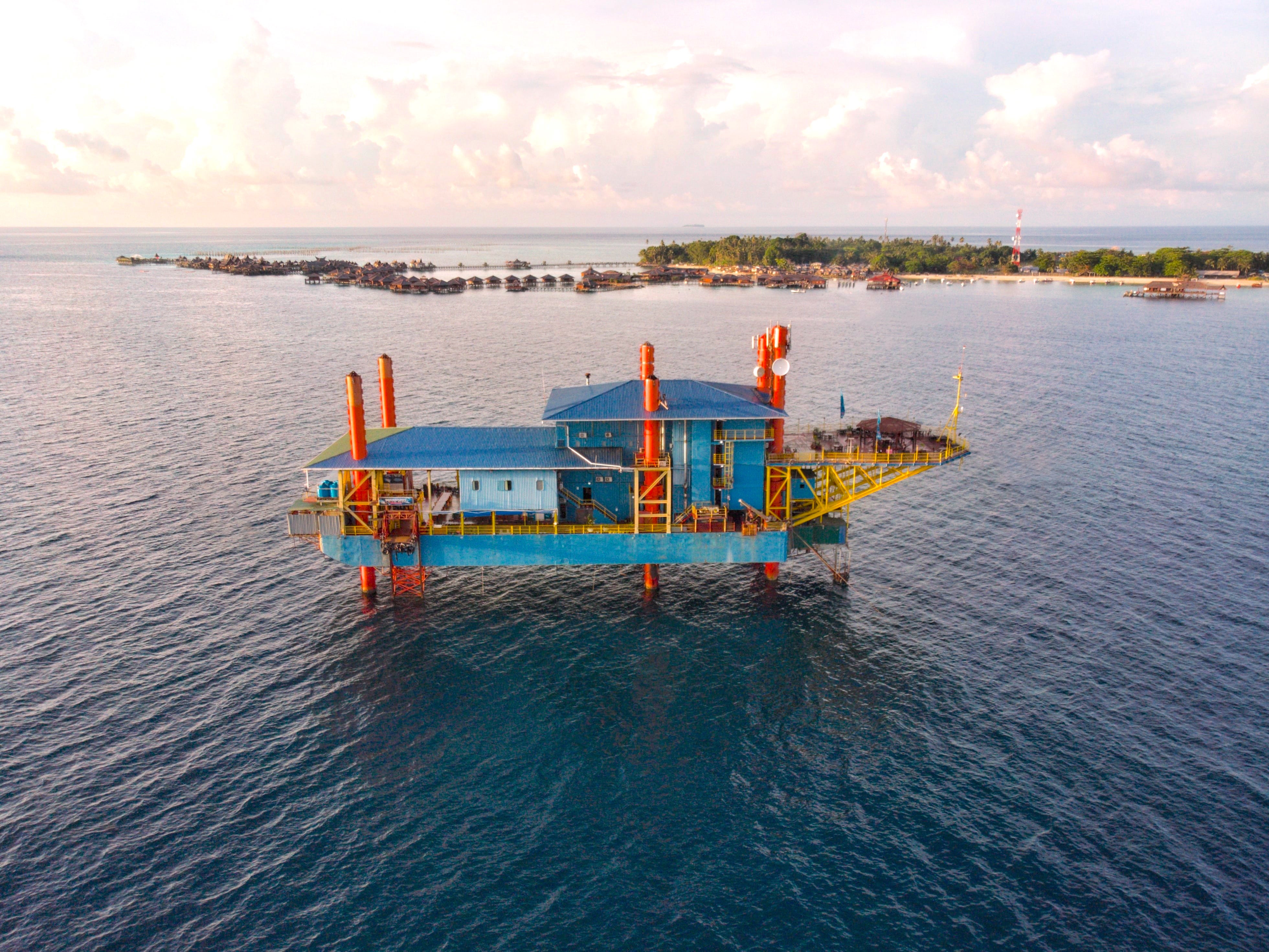 Seaventures Dive Rig Resort, the world's only dive rig, located near Mabul and Sipadan Island.