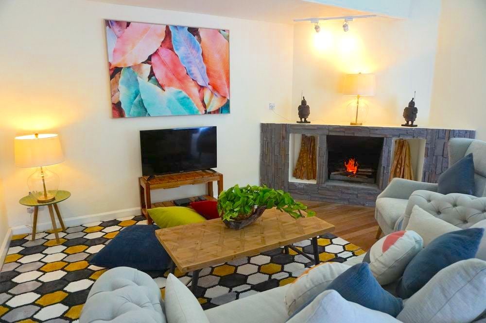 Cosy living room for a family gathering or a good catch up with your friends
