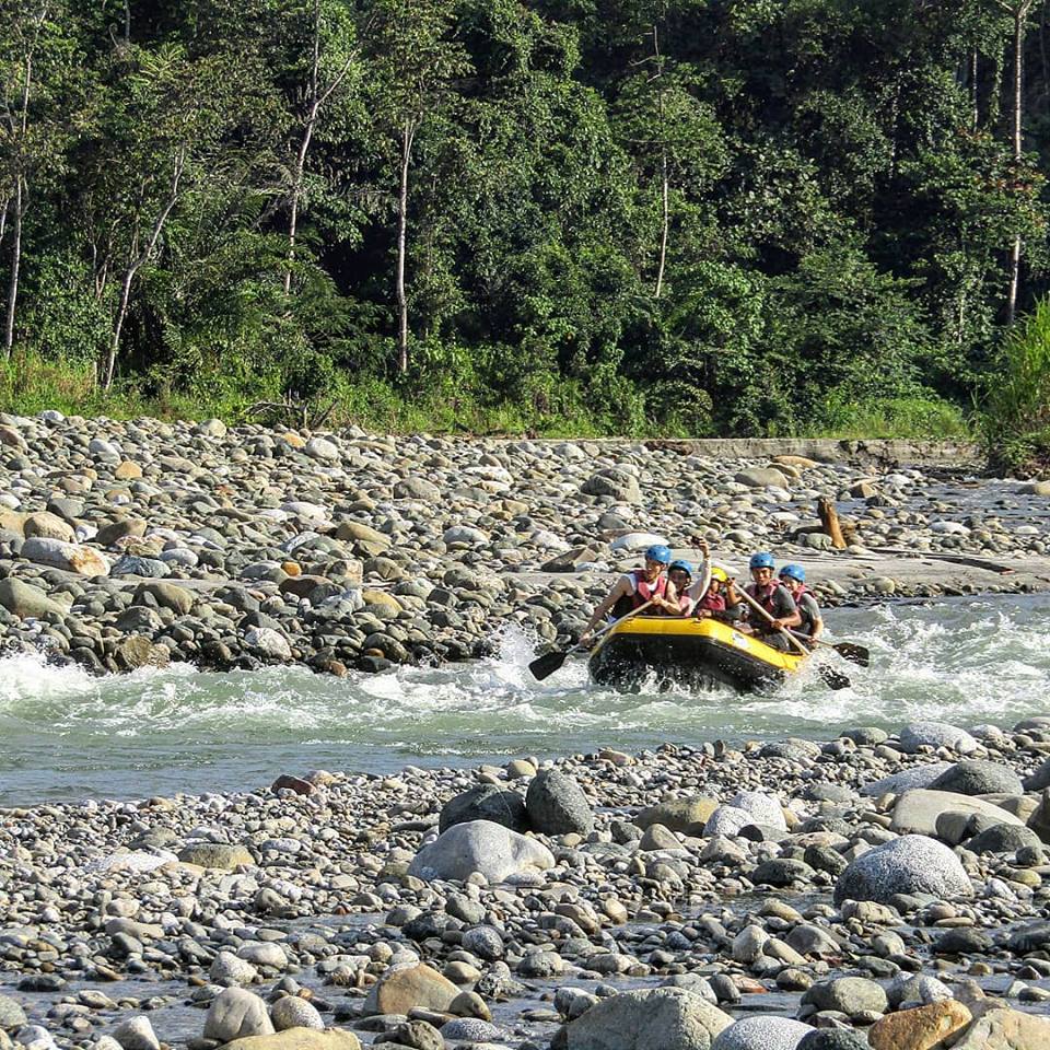 Paddle through the Kadamaian River (Grade 1-2) which is ideal for beginners of all age.